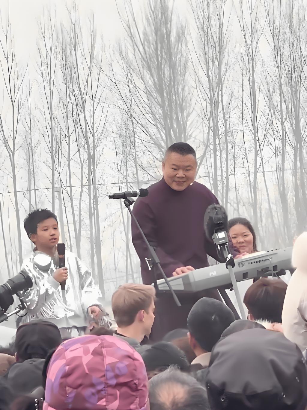 春晚什么时候开始播的第一次春晚开始播的时间因年份而异，但通常在春节期间举行。春晚是中国最大的传统节日之一，每年春节期间都会举行。具体开始播的时间取决于电视台的安排和节目策划。