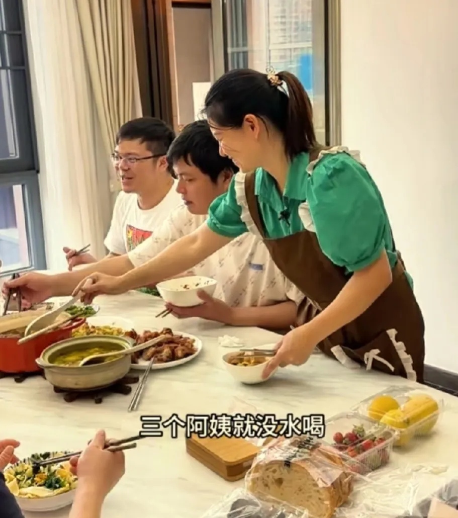 吃着饭在饭桌上做吃着饭在饭桌上做-第2张图片