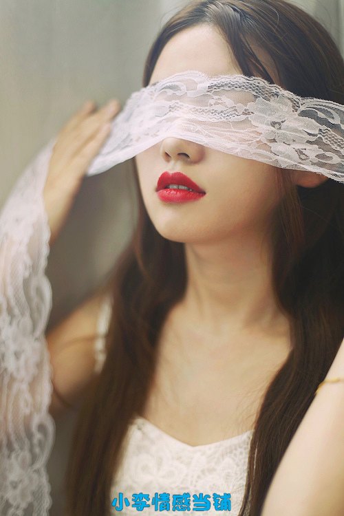 女生衣服全没了之后的模样-第2张图片