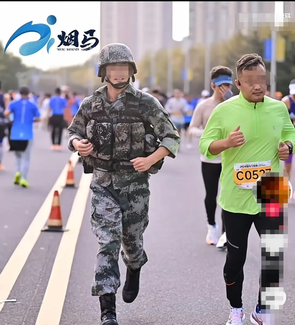 07迷彩服军装图片大全07迷彩服，时代的印记与青春风采-第2张图片