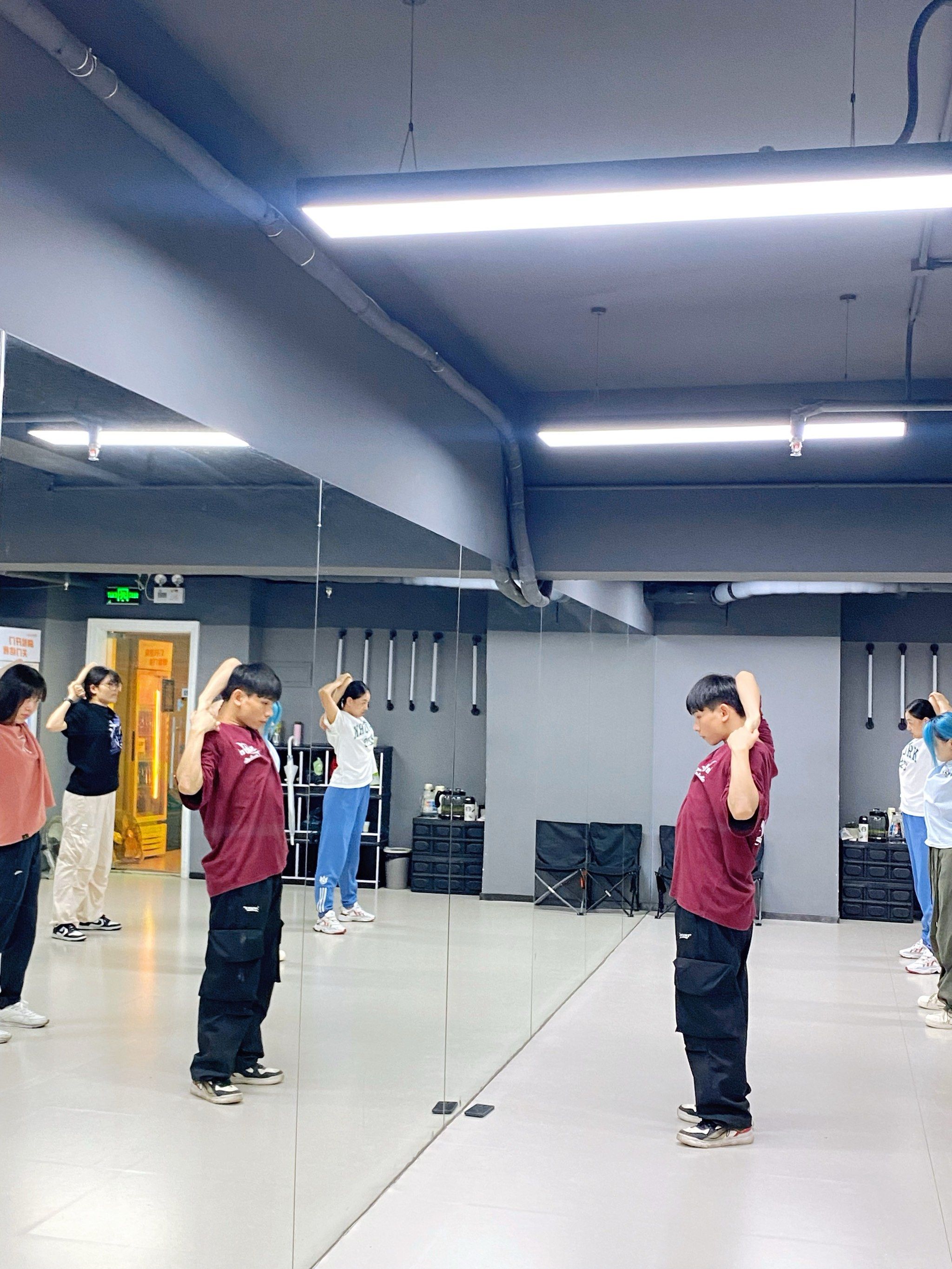 女生18岁学HIPHOP，青春的舞动与梦想