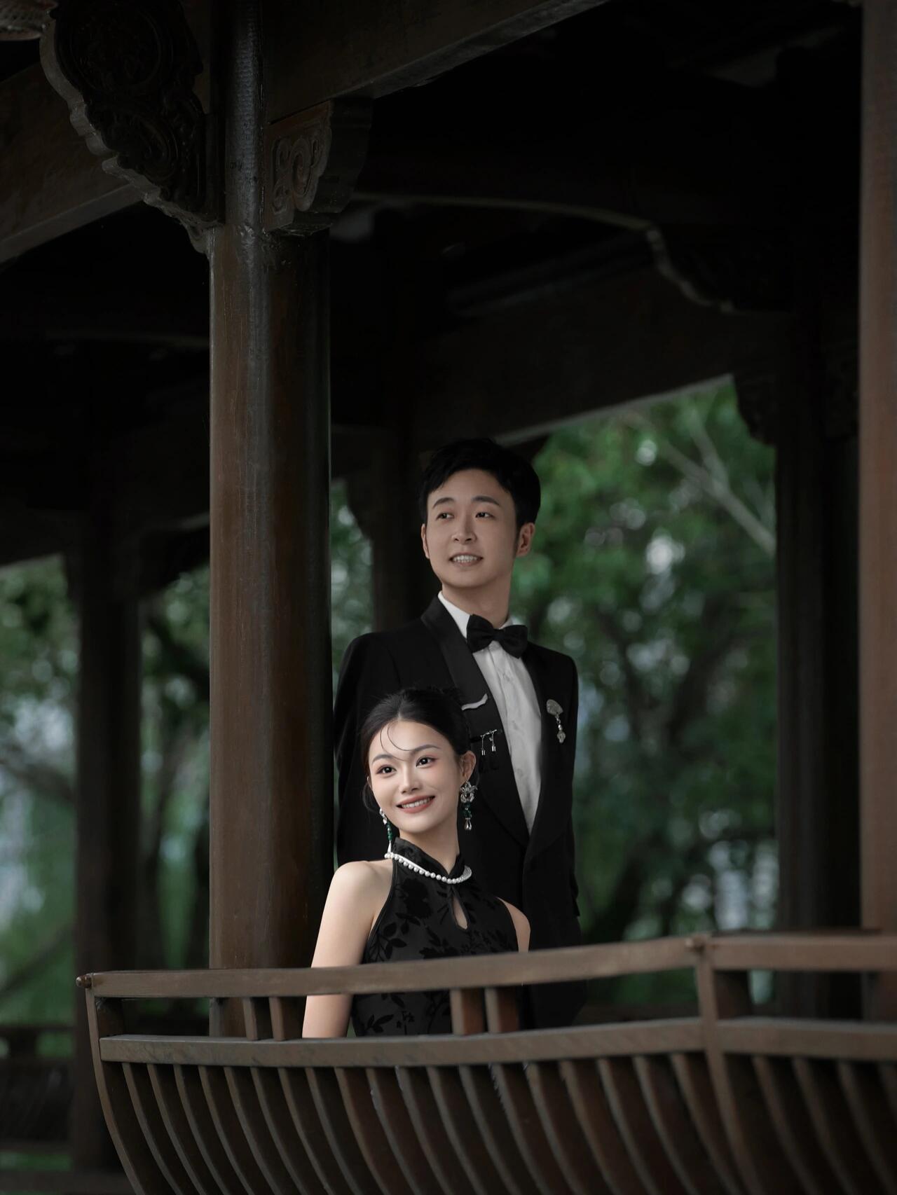 老师黑色双开真丝旗袍老师黑色双开真丝旗袍