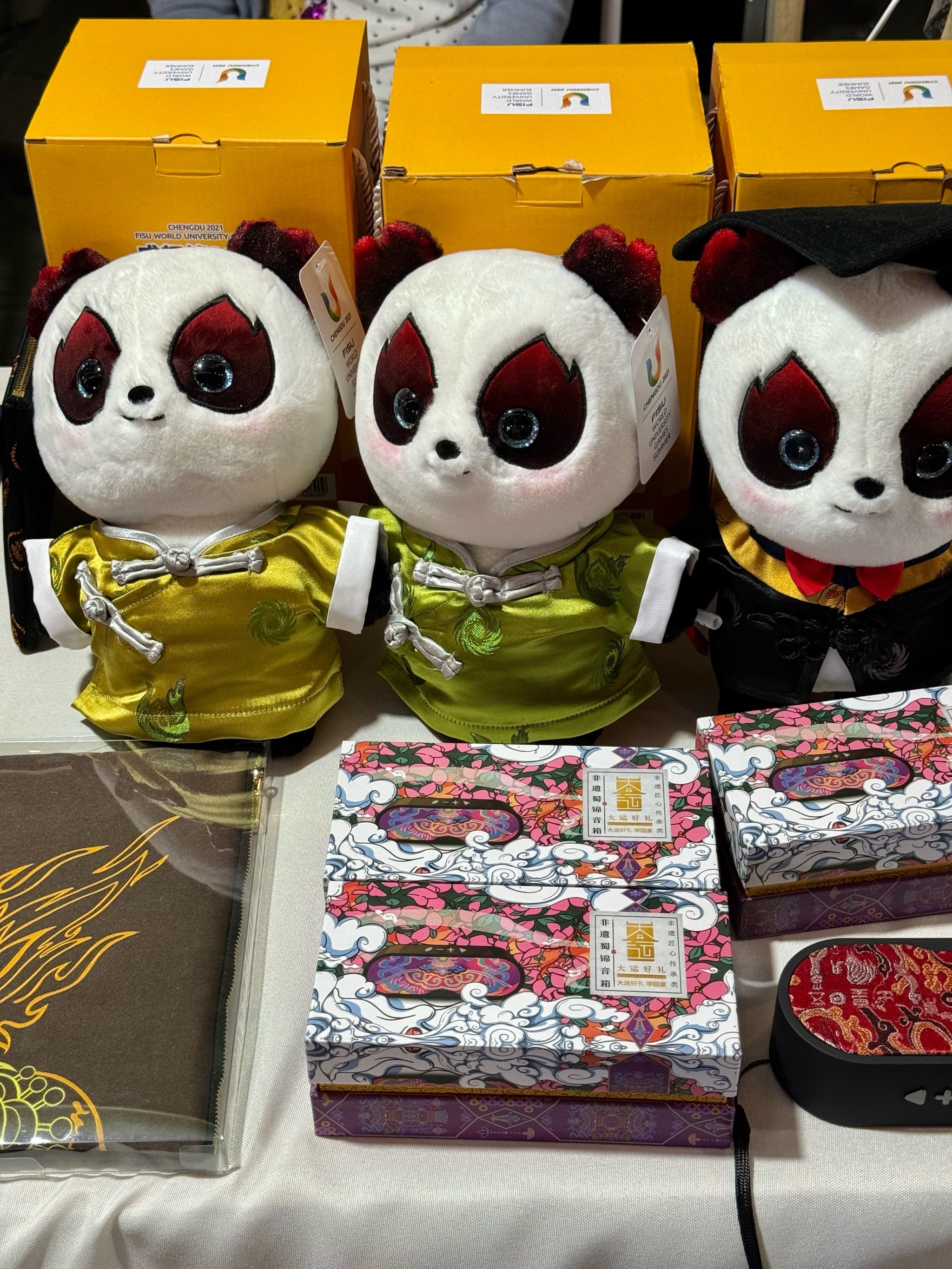 美女疯狂被免费网站吸引，无需下载即享精彩-第2张图片