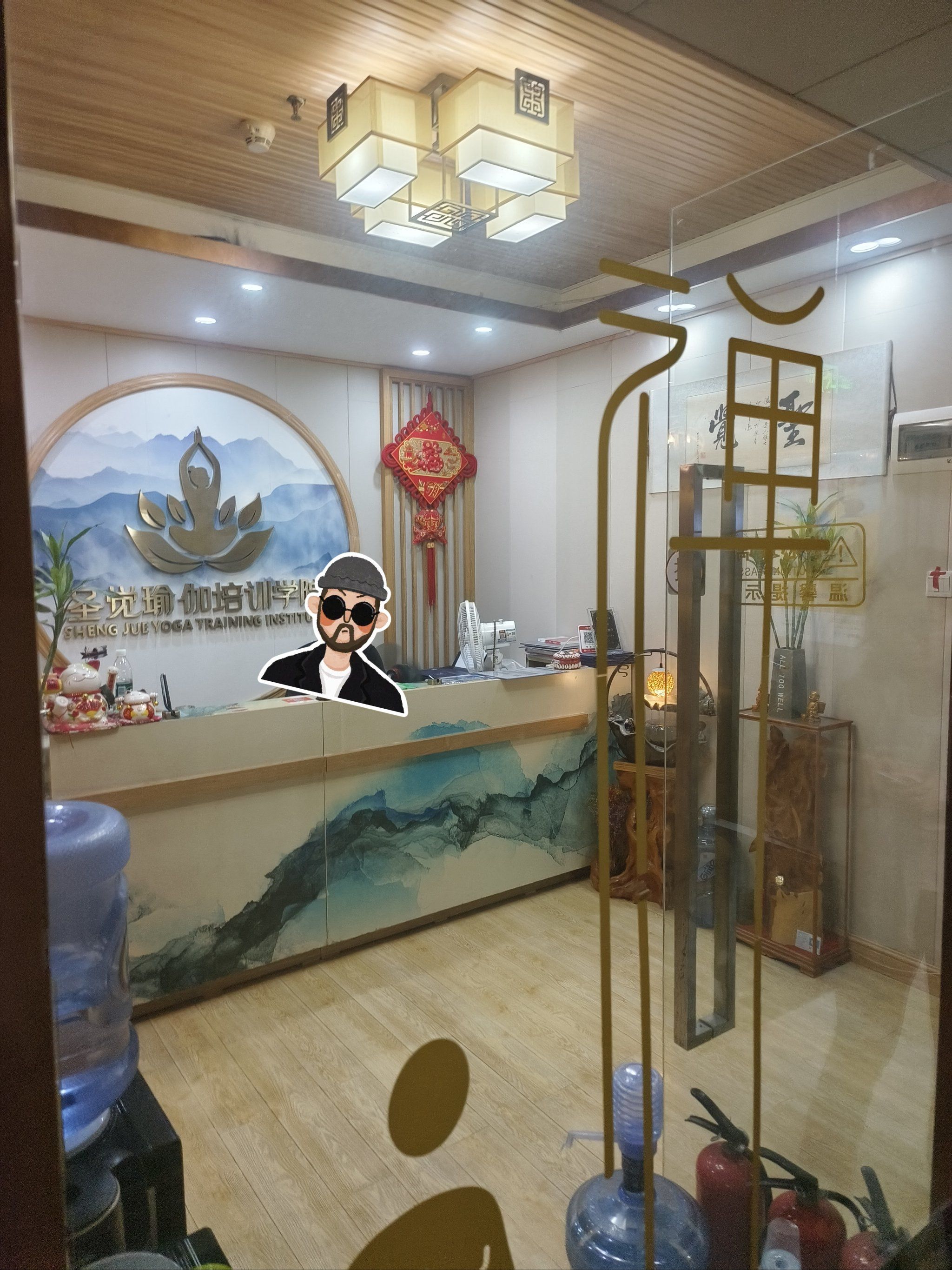 和瑜伽教练做视频与瑜伽教练共舞，探索身心的和谐之旅