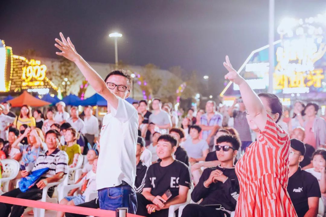 18同志少爷KTV直播，激情燃烧的夜晚