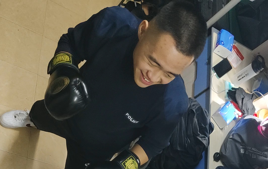 室友把我J玩硬了