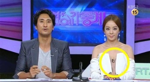 女孩直播被疯狂掰腿挤胸事件-第3张图片