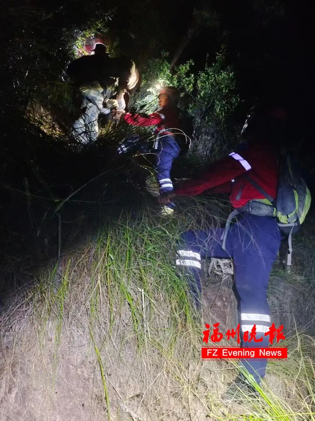 被压到落地玻璃窗前的紧急救援小说被压到落地玻璃窗前的紧急救援-第2张图片