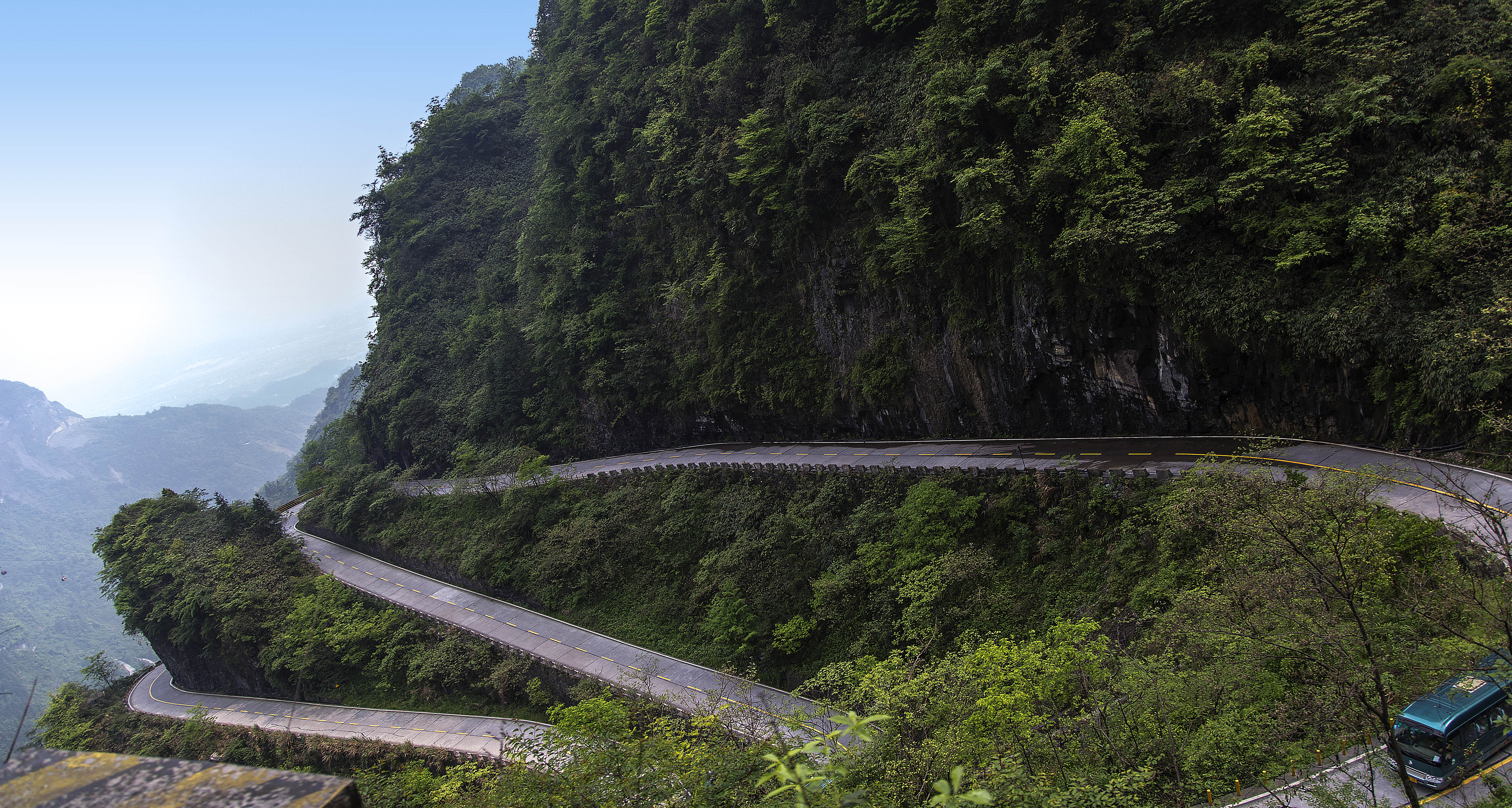天门山盘山公路之旅-第1张图片