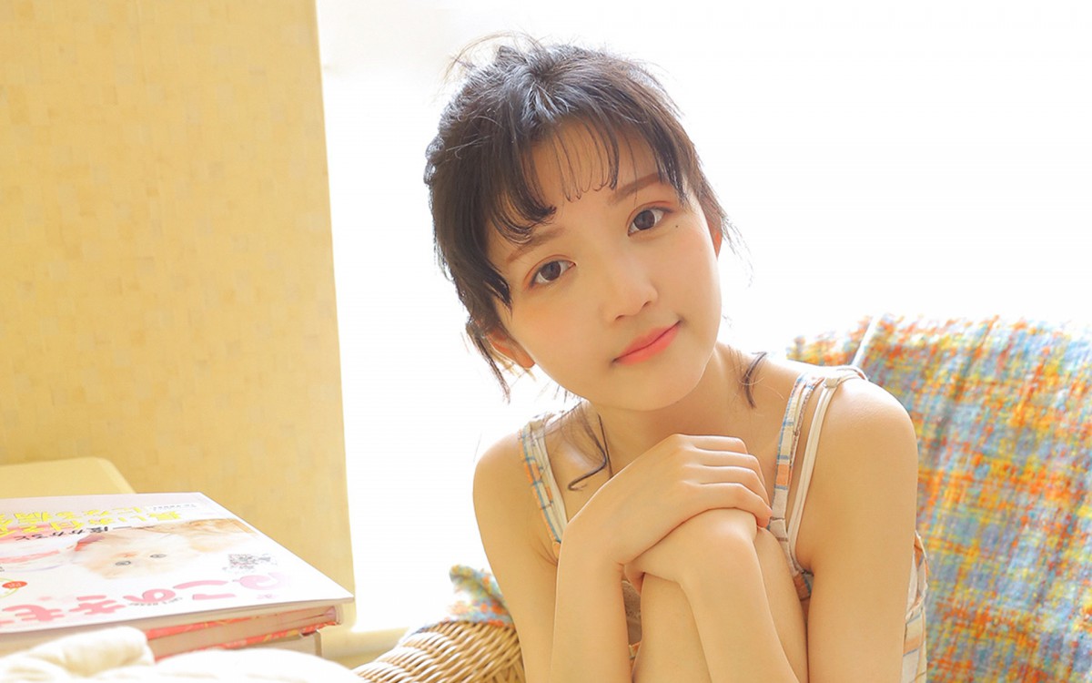 美女黄18岁以下禁看美女黄，未成年禁止观看的警示