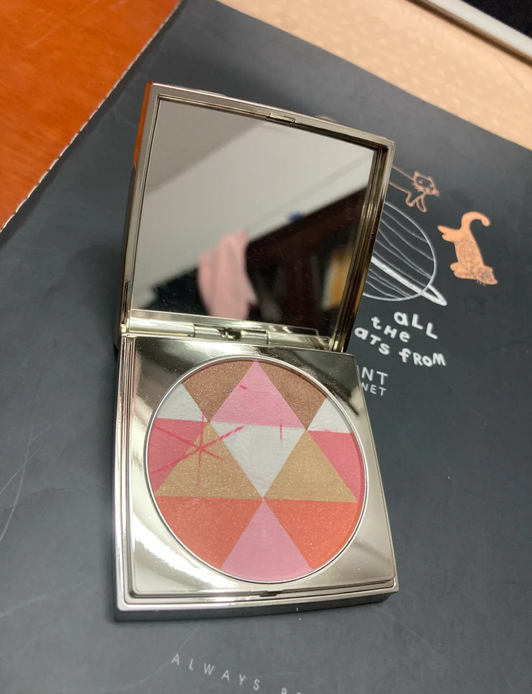777米奇四色眼影7777第四色站，探索色彩的无限可能-第3张图片