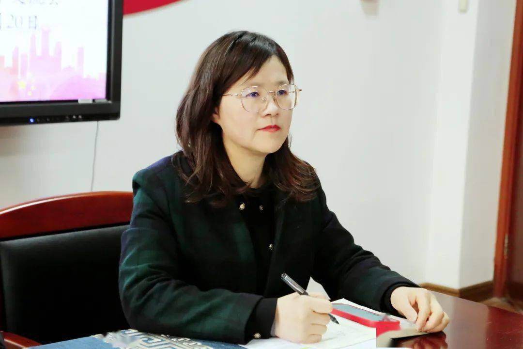 扒开老师大腿猛进AAA片-第2张图片