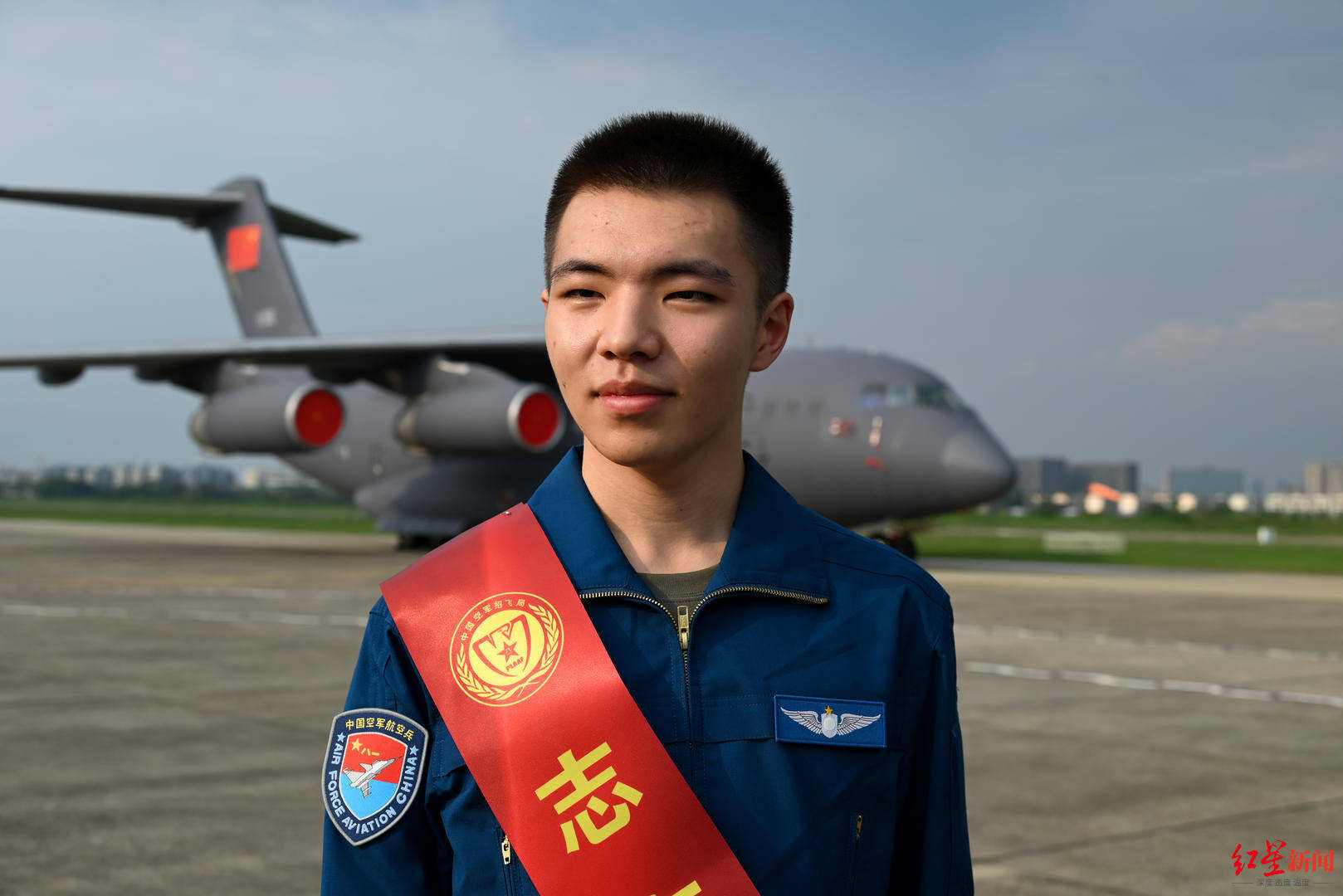 中国帅男飞行员，驾驭天空的魅力-第2张图片