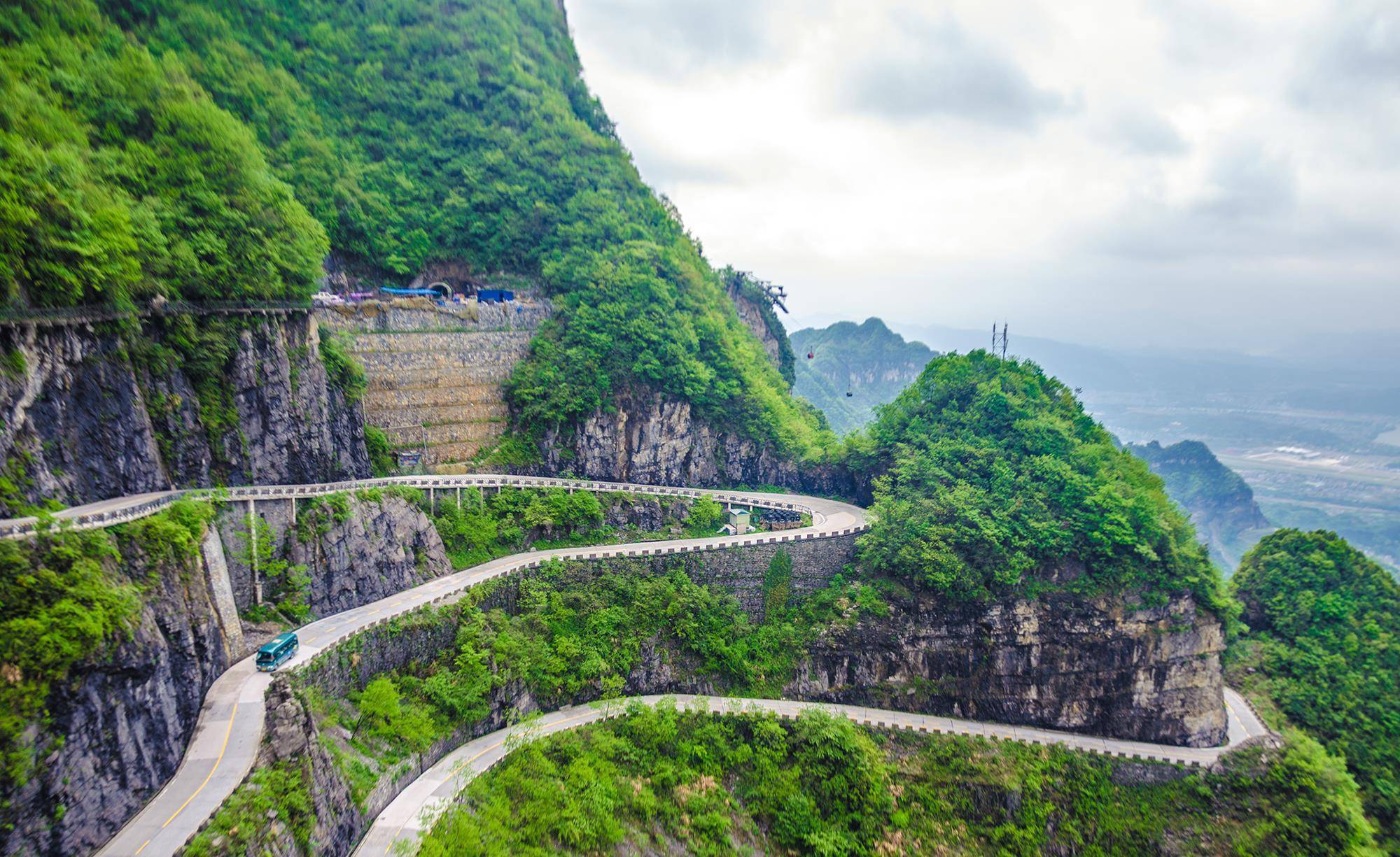 天门山盘山公路之旅