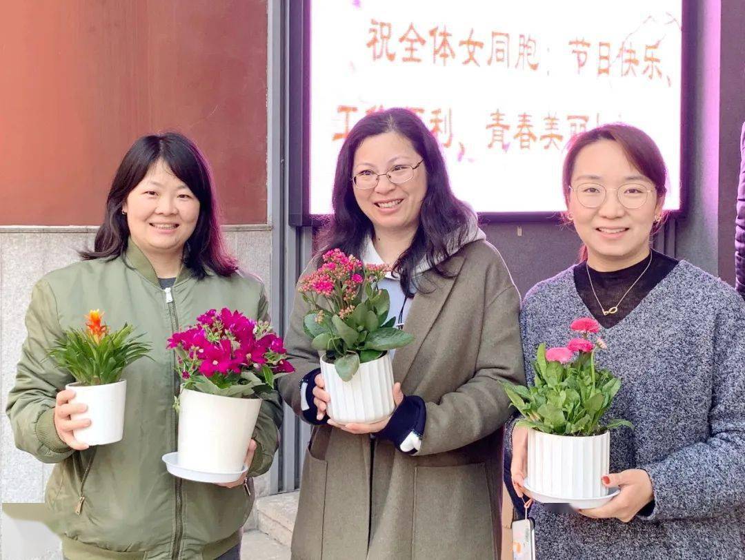 女教师的YIN乱与女同生活-第3张图片