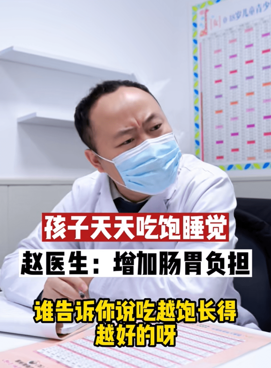 老公在怀里吃奶像个小孩子两个人吃一个奶一个不吃的温馨瞬间-第2张图片