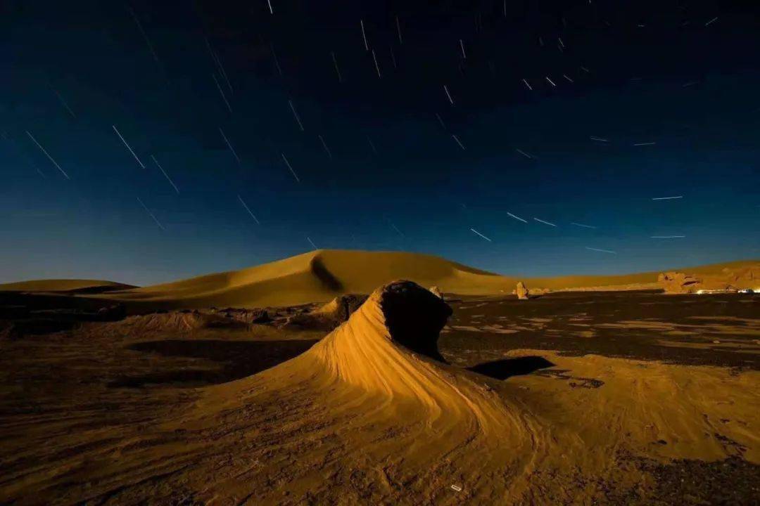 国产无人区二卡三卡四卡，星空下的探险之旅-第2张图片