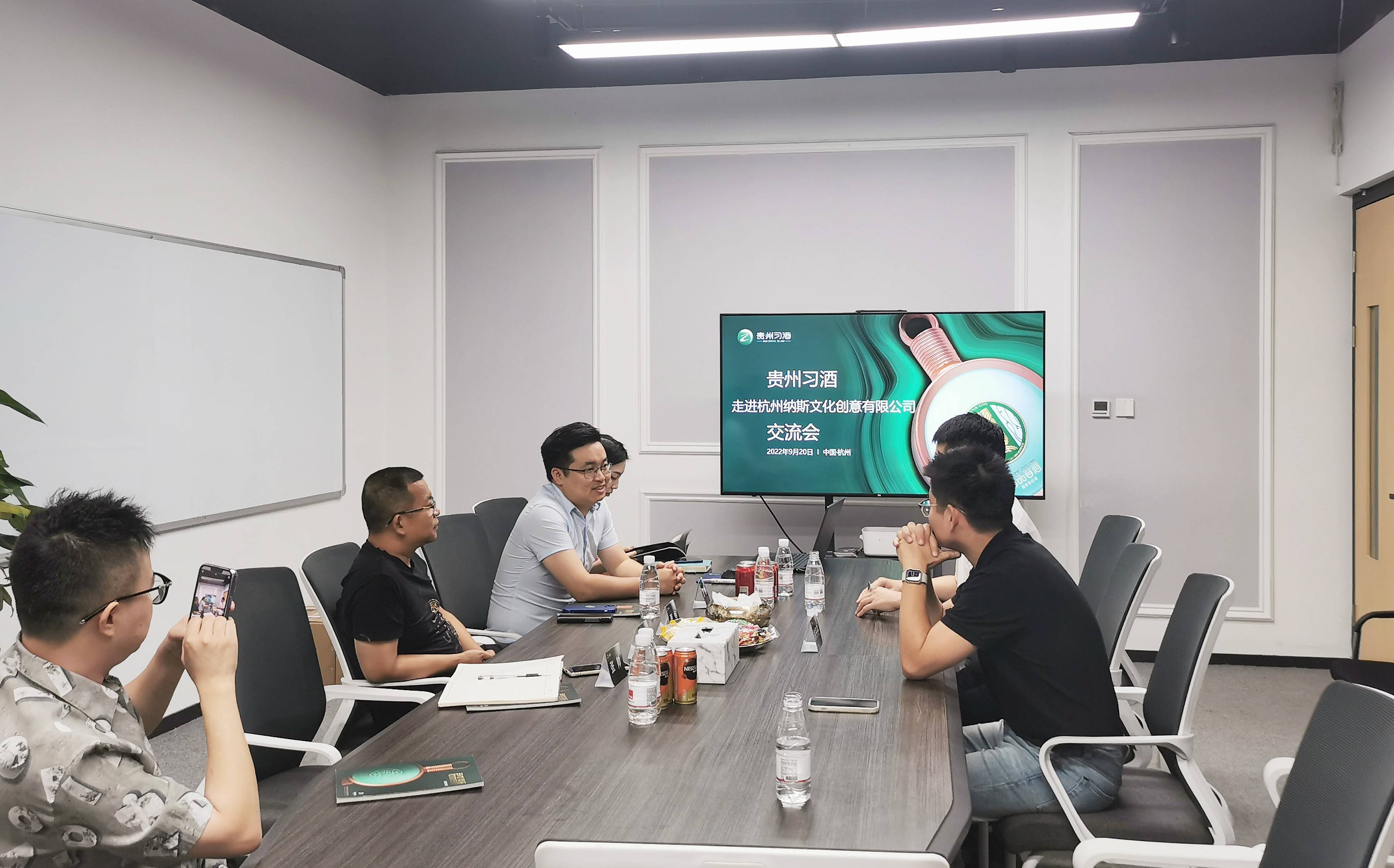 为了丈夫升职，我陪上级领导共谋发展