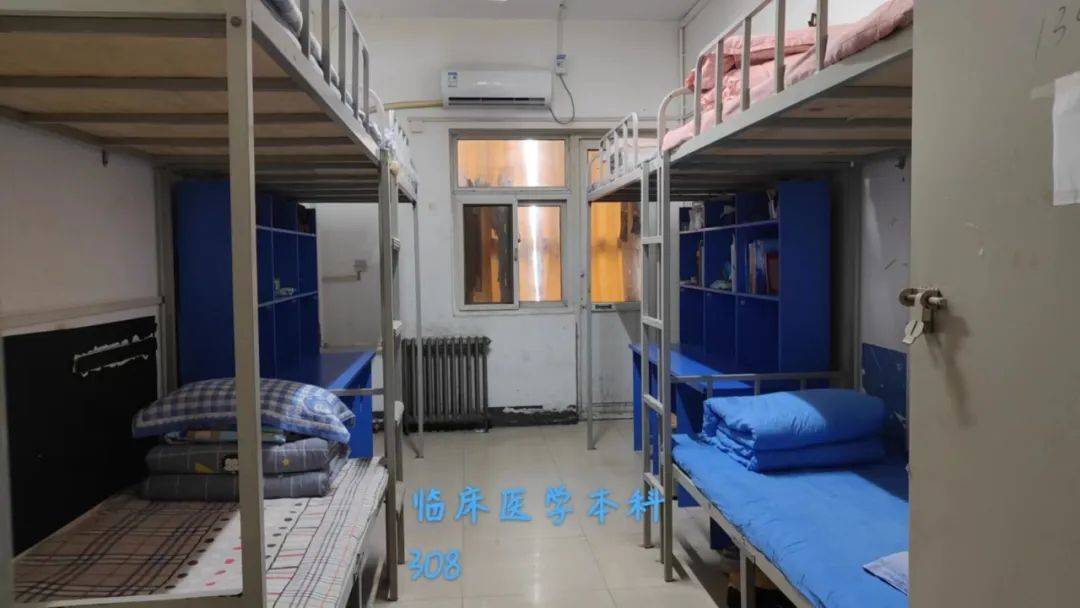 被教官带到宿舍做了
