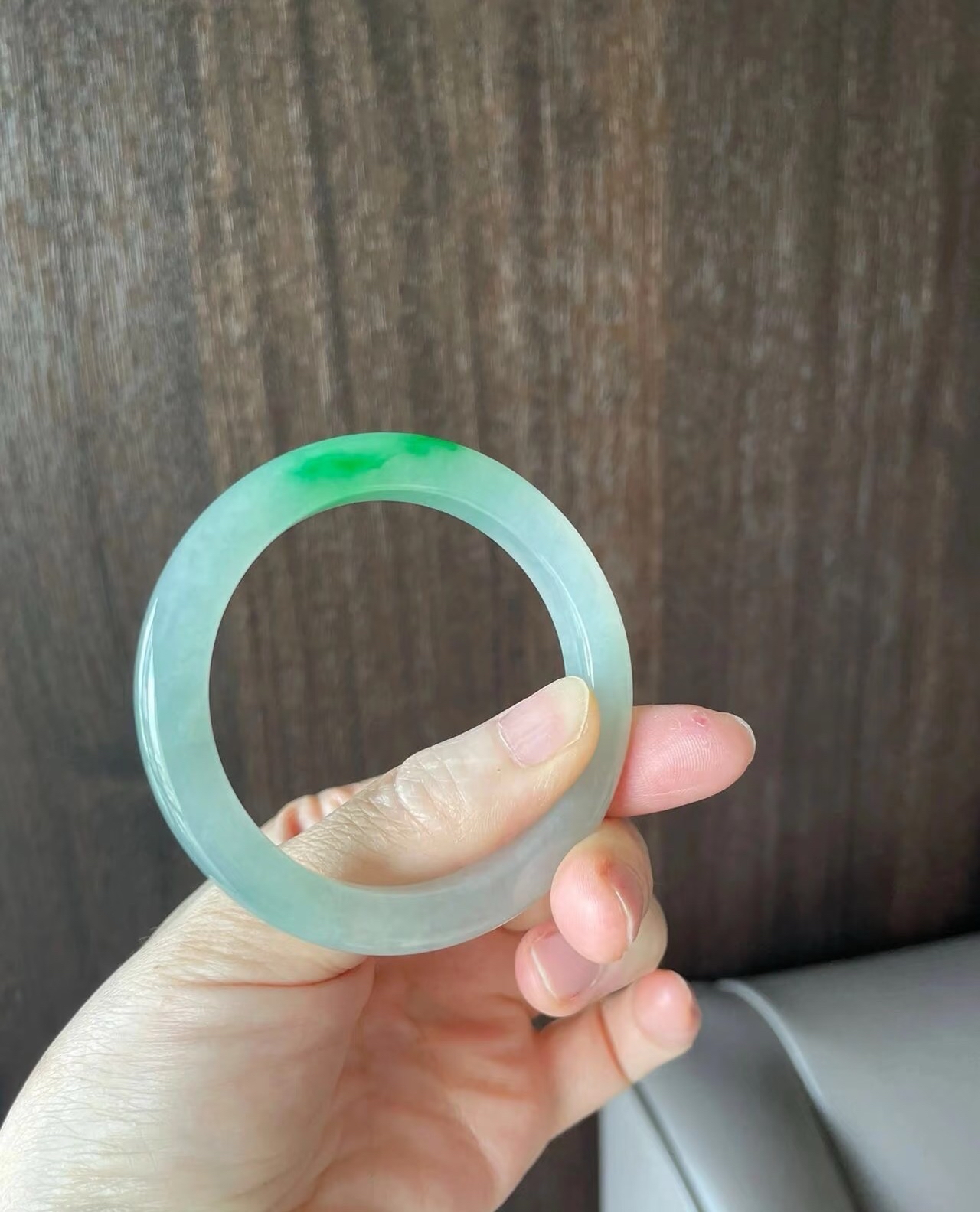 白底青翡翠什么档次白底青翡翠，自然之美与独特之韵