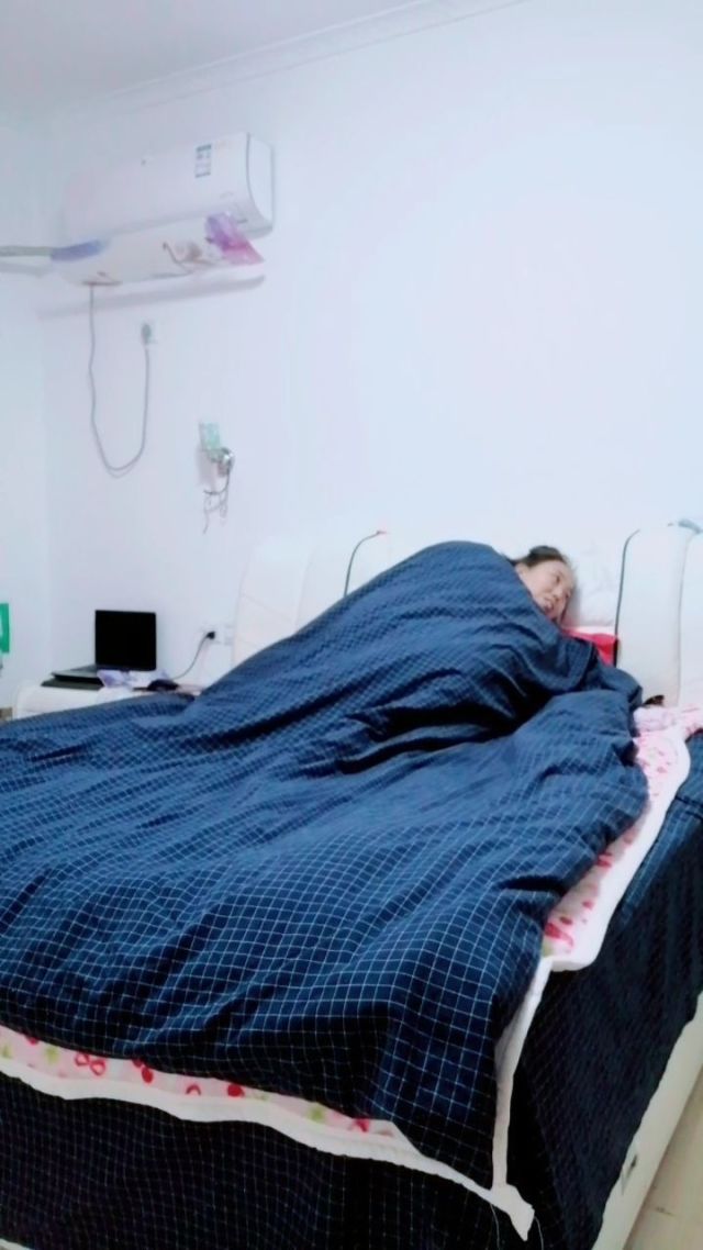 双人床上做的运动打扑克软件双人床上做的运动打扑克软件-第1张图片