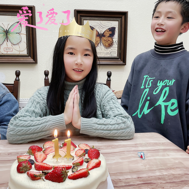 宝贝把腿抬高一点就不疼了宝贝宝贝，你的小妙招