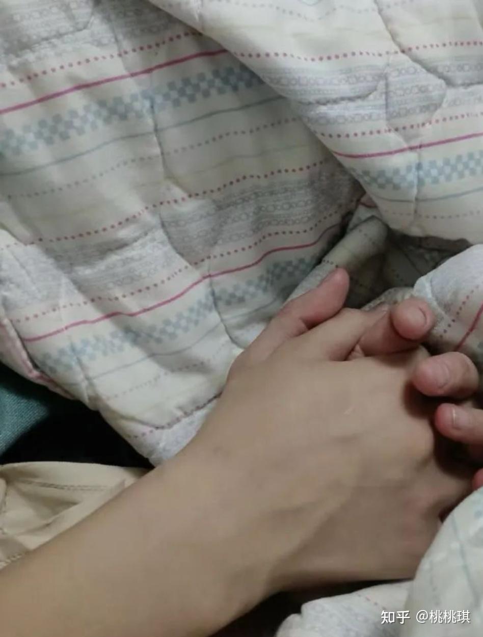 坐在男生腿上一直颠我坐在男生腿上一直颠我