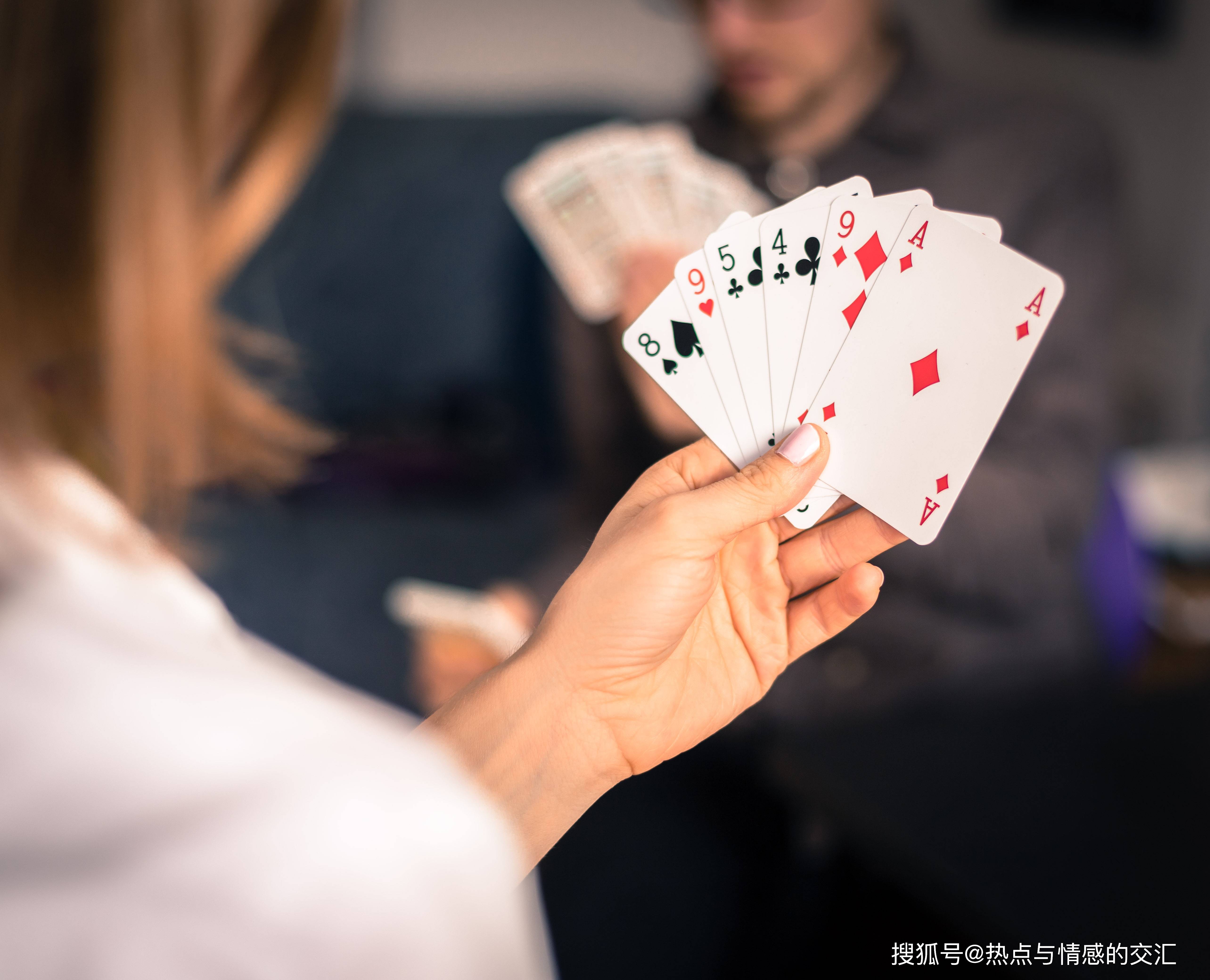 在床上打扑克的全过程在床里打扑克又疼又叫时间长-第3张图片