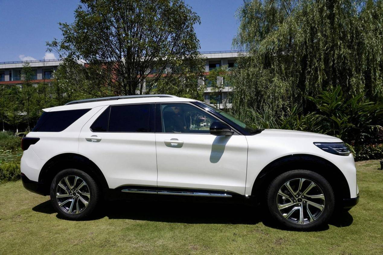 欧美无人区码SUV，探索未知的探险之旅-第2张图片