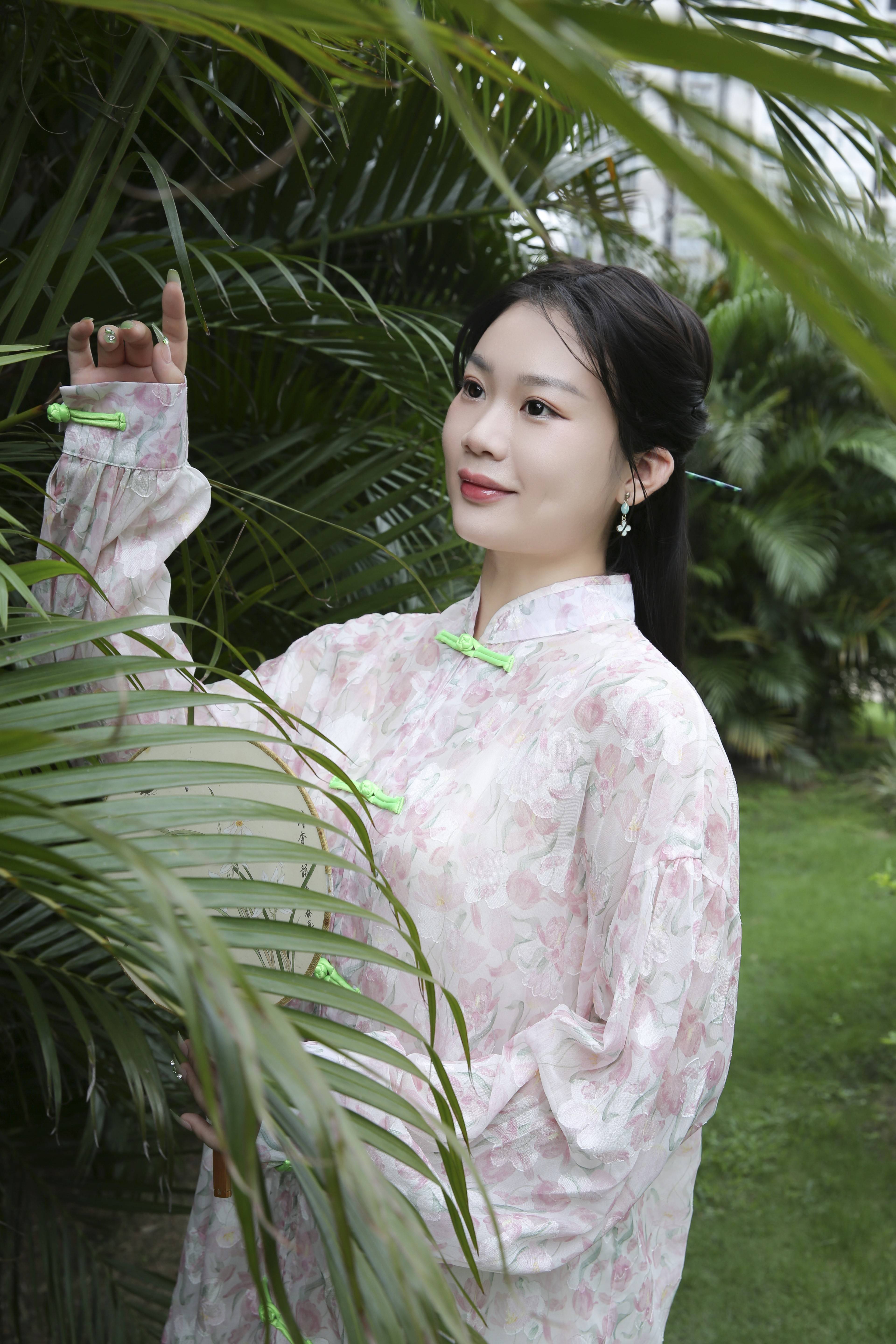 韩国视讯女韩国视讯女，魅力四溢的女性形象-第3张图片