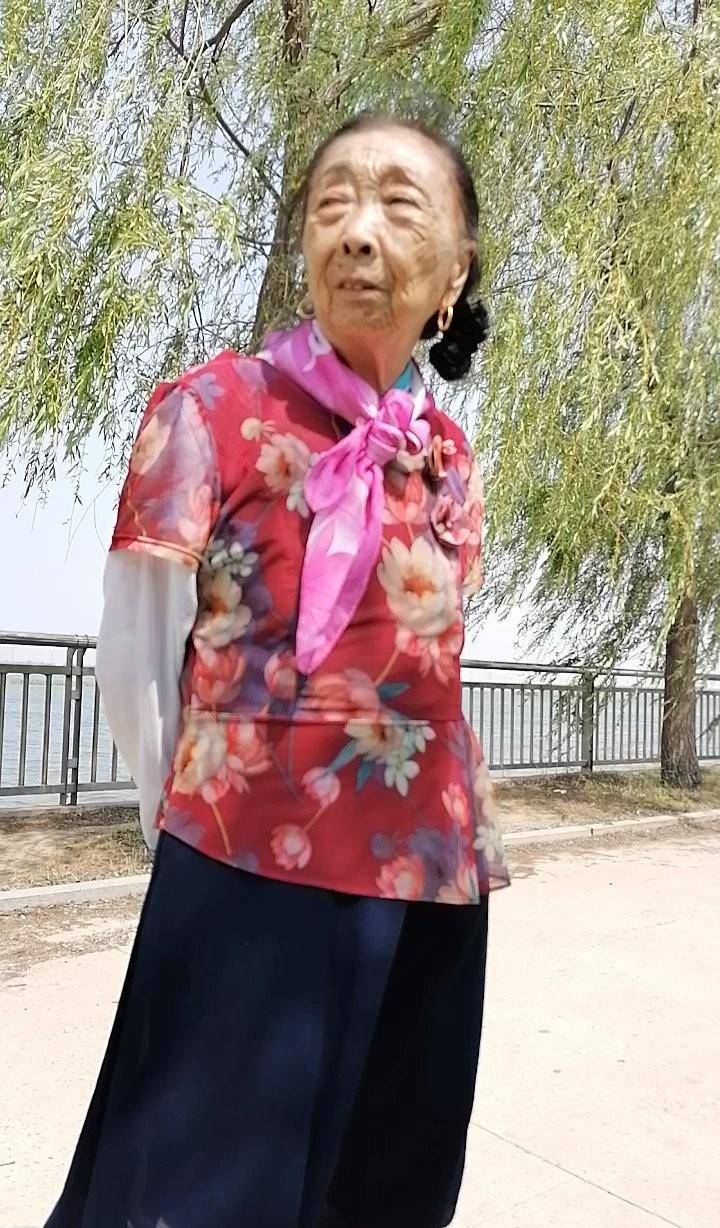 欧美肥老太WBwBWBBHD欧美肥老太，WBWBWBB-第1张图片