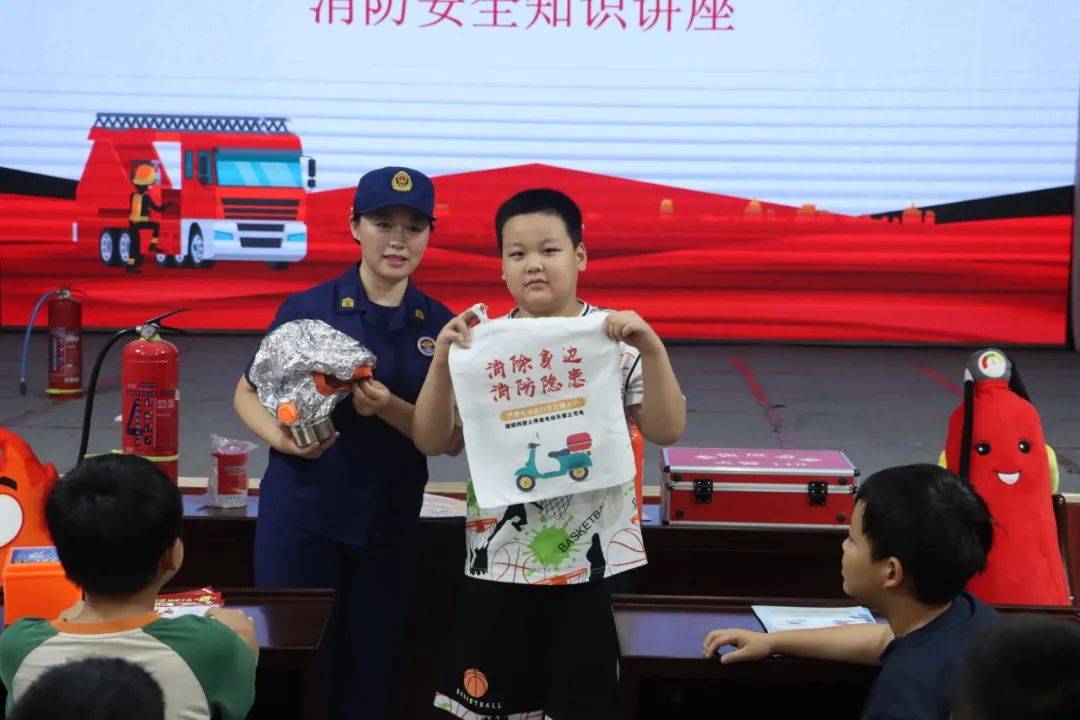小东西帮我灭火小东西帮我灭火-第3张图片