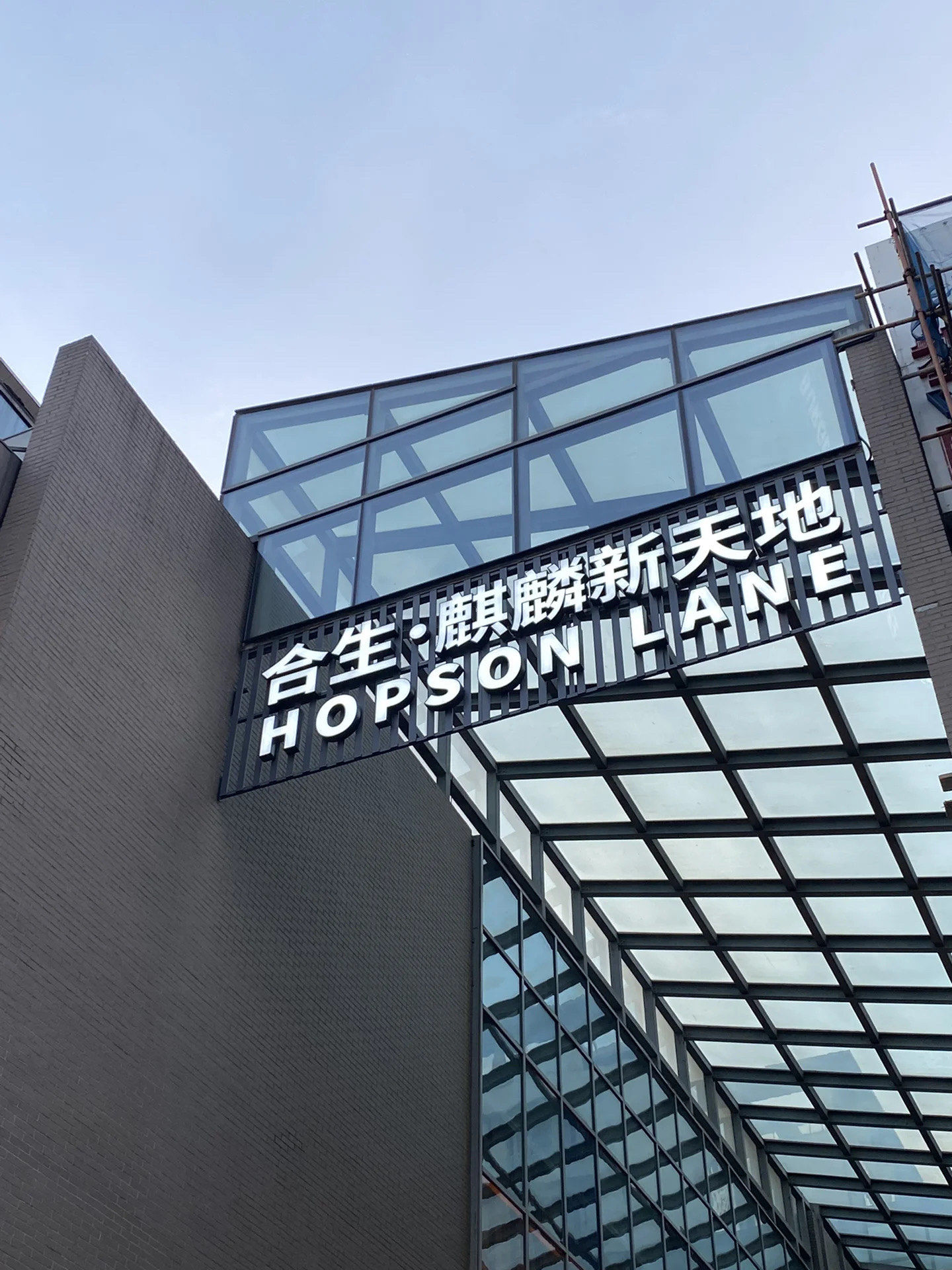 比斯特区，繁华与活力的都市新天地
