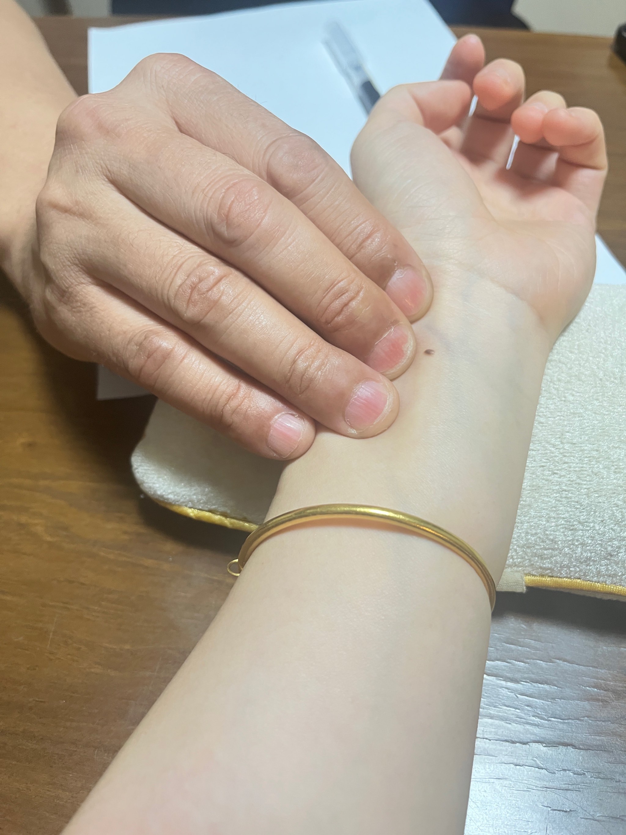 按摩师舌头入侵女顾客
