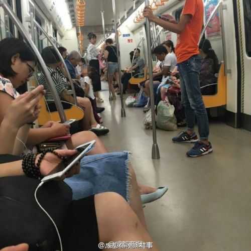 女厕所撒尿BBW之我见