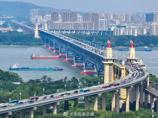 香港六合，繁华都市中的历史与现代交织