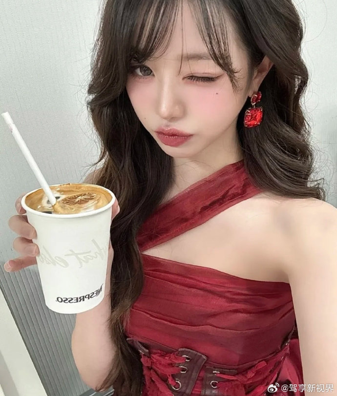 俄罗斯18一20岁俄罗斯17-18tee，时尚潮流的引领者-第2张图片