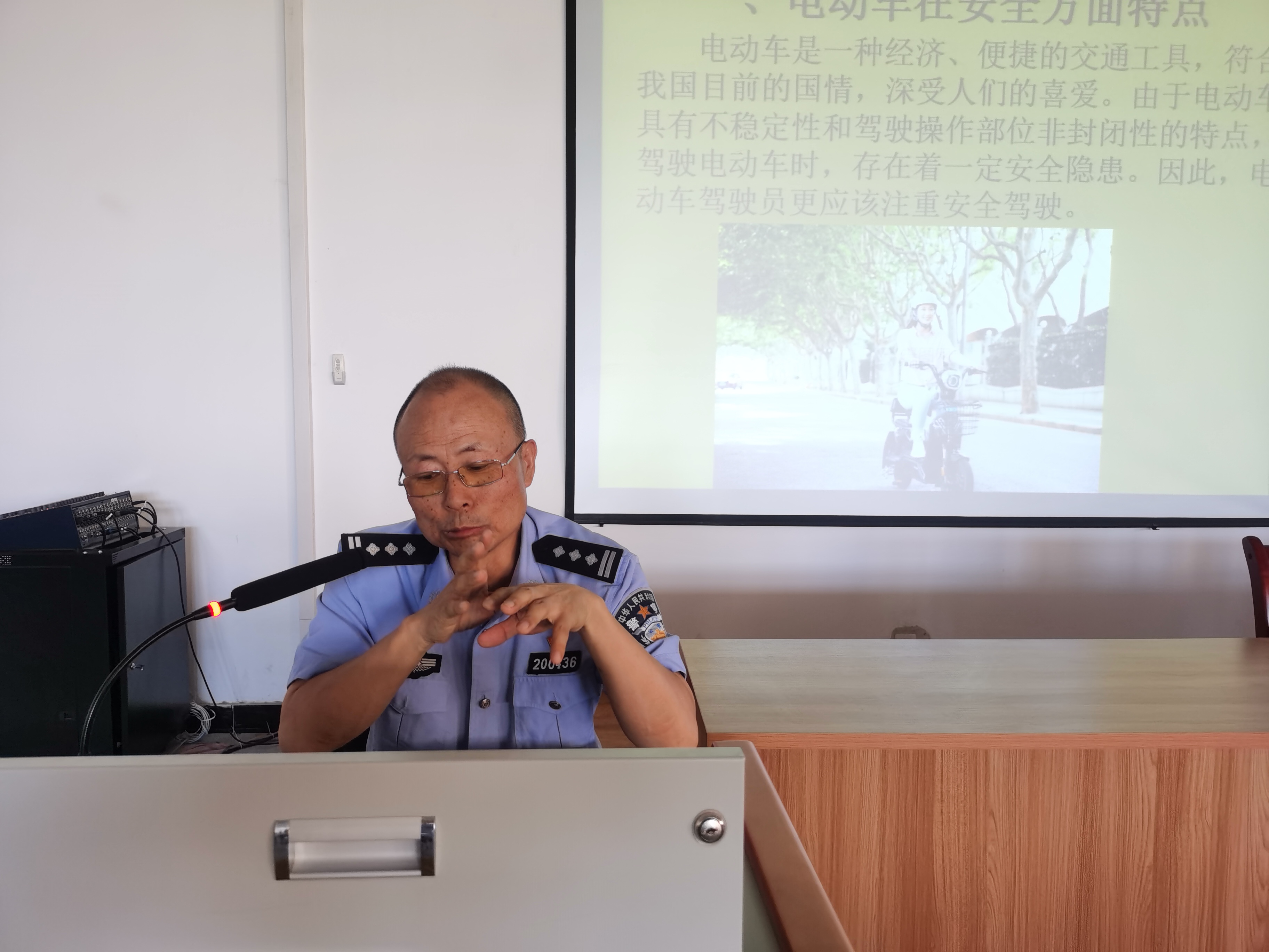 王中王免费提供护栏——守护安全与便捷