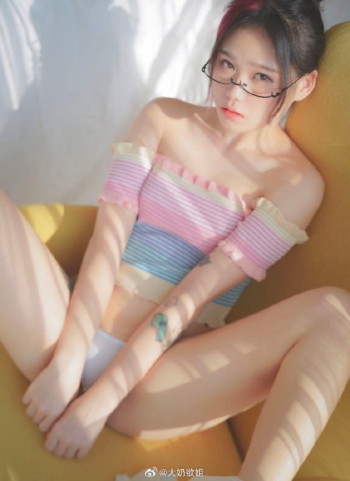 小SAO货揉揉你的奶真大说说小SAO货揉揉你的奶真大
