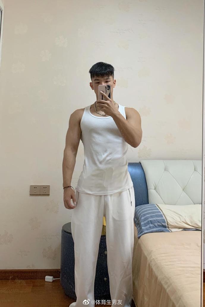 CHINESE腹肌体育生CUMSHOT探索中国腹肌体育生的CUMSHOT文化
