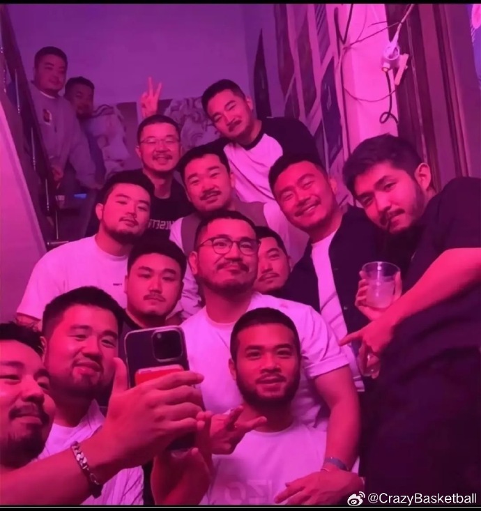 亚洲男同帅哥GAY的魅力与探索-第1张图片