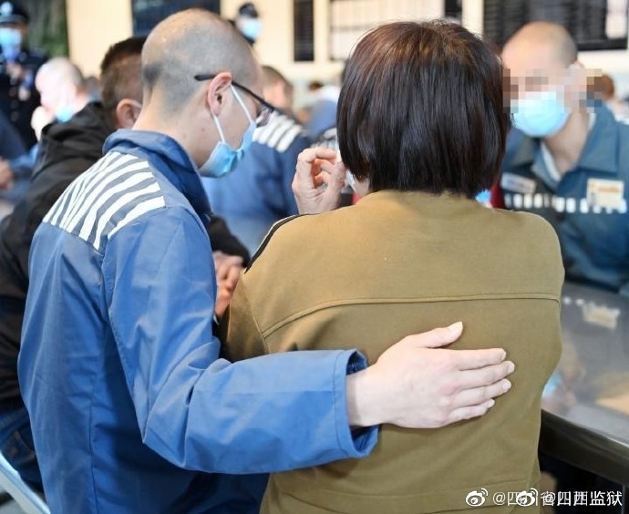 张警官是谁张警官大战吕总，图片背后的故事-第1张图片