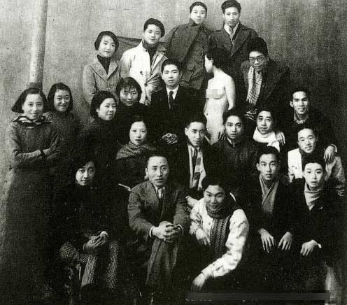 模特大胆展阴扒B艺术图