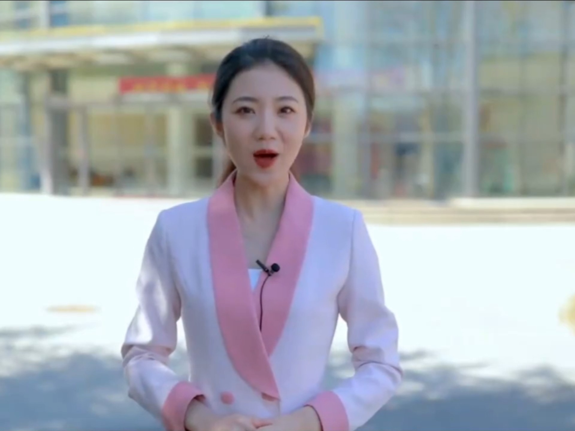 警察记者张津瑜落地视频警察记者张津瑜落地视频-第1张图片