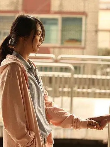 美女搞笑软件美女搞基，情感交织的青春篇章