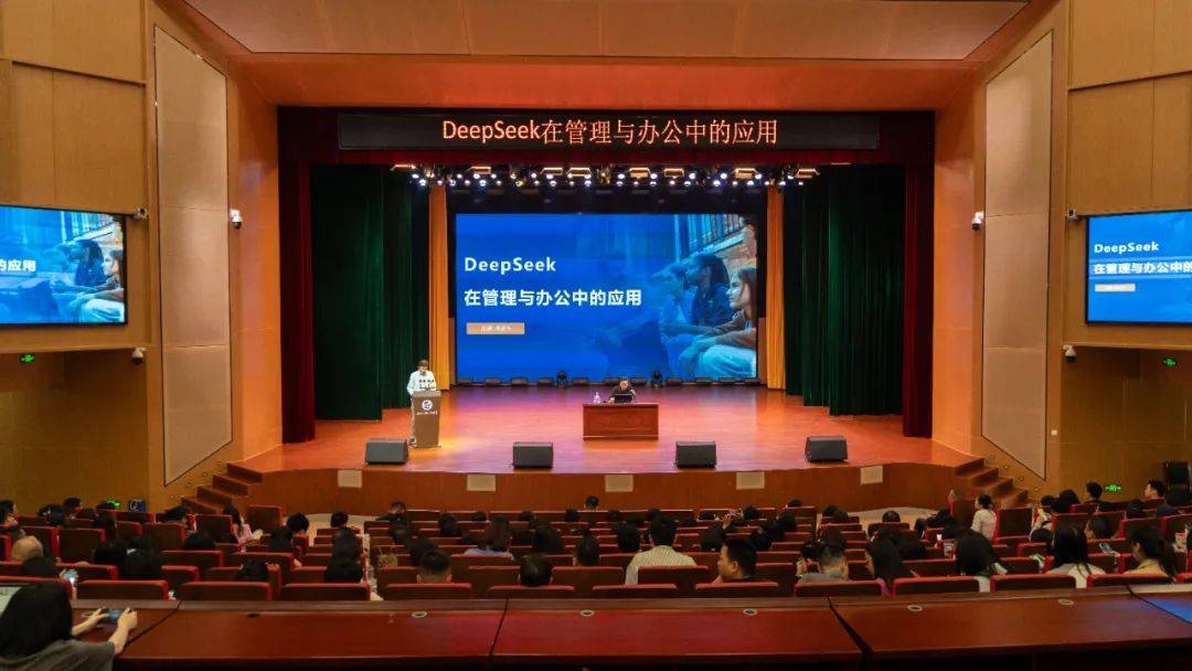 魔兽争霸怎么窗口化运行窗口化运行，技术革新与高效应用-第1张图片