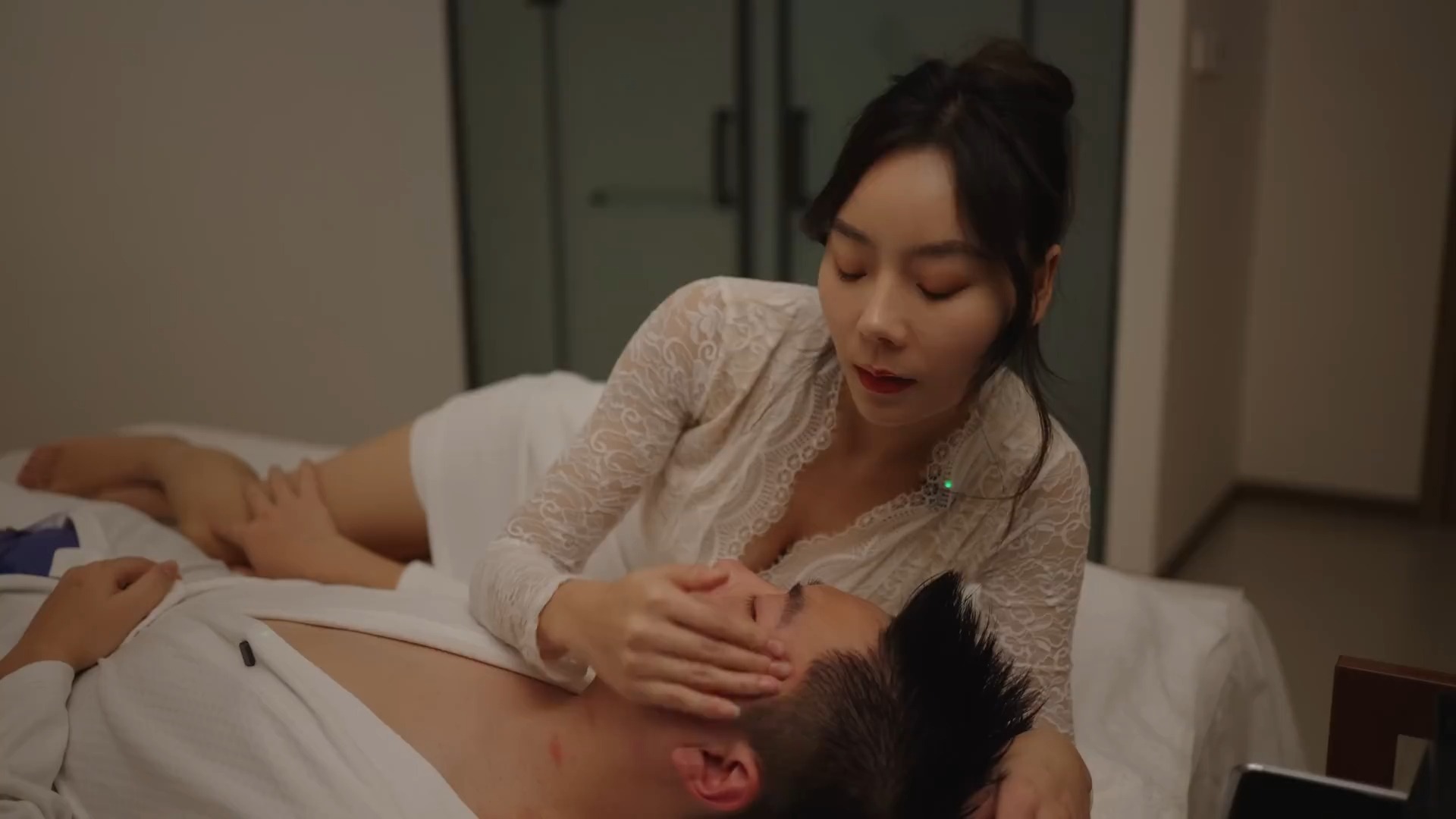 少妇寂寞被按摩师少妇寂寞被按摩师-第2张图片