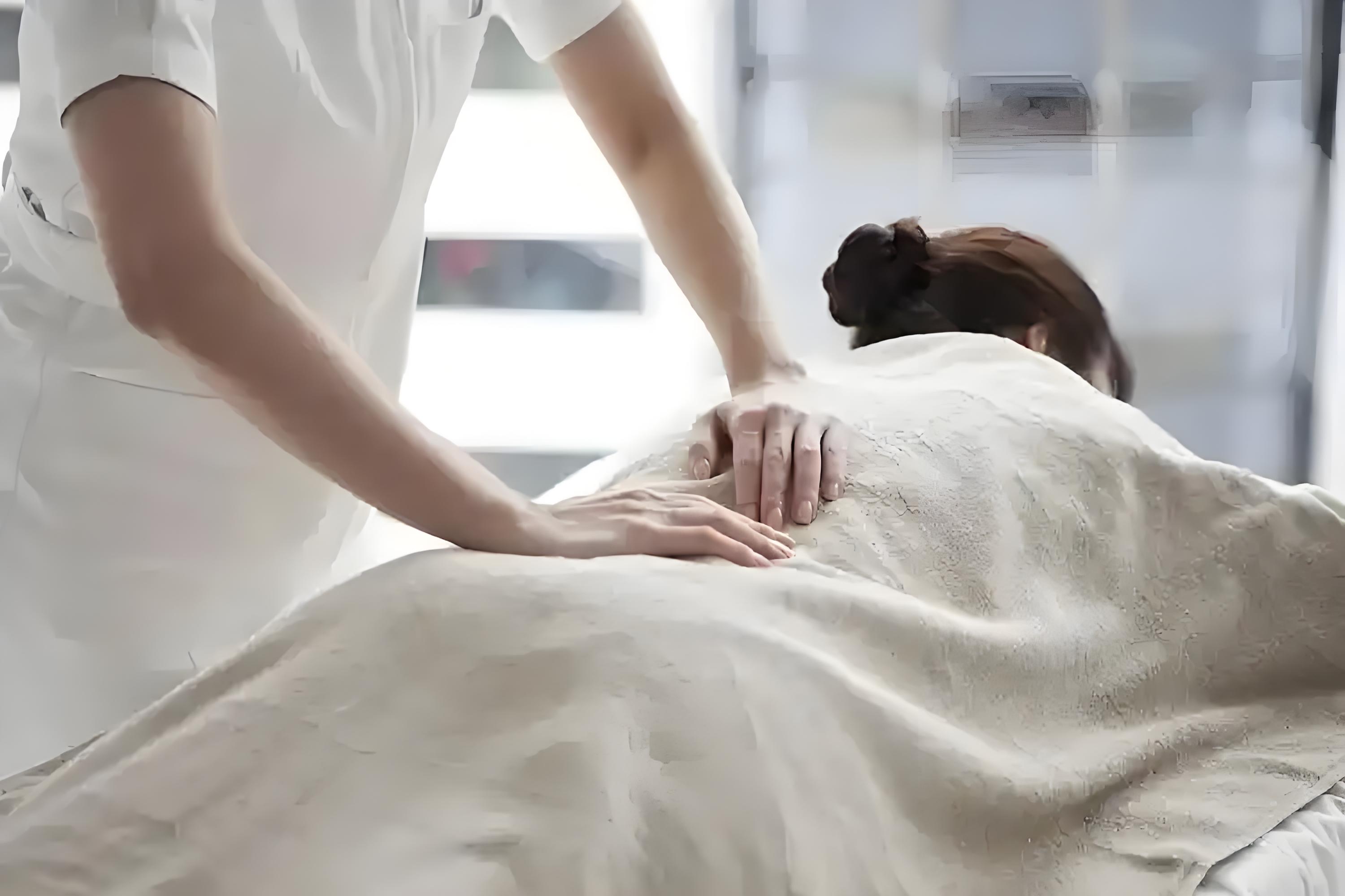少妇寂寞被按摩师少妇寂寞被按摩师-第3张图片