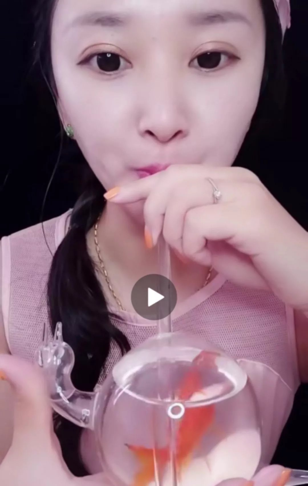 一女被多男灌满白浆受孕的故事