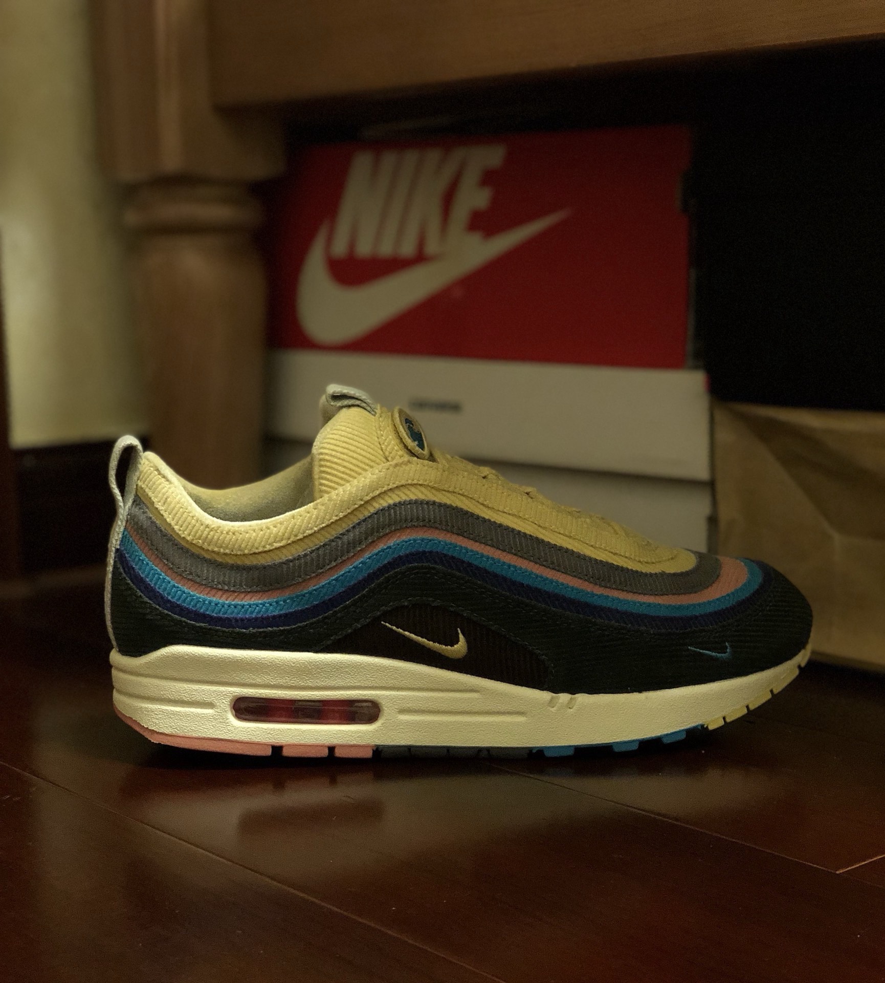 airmax97和airmax97se97色涩，探索其中的神秘与魅力-第1张图片